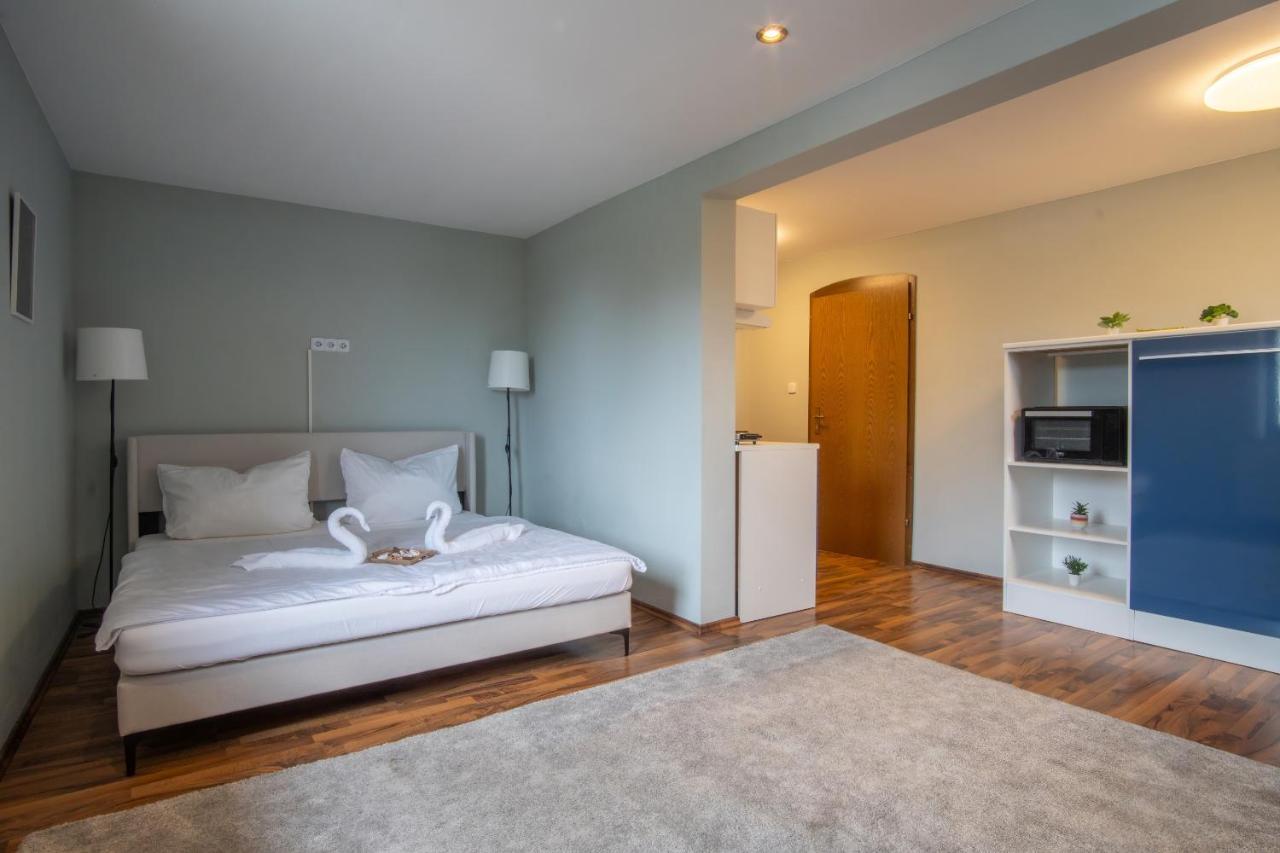 Family And Friends Hotel